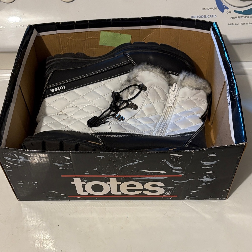 Totes Black and White Quilted Boots with Fur Trim